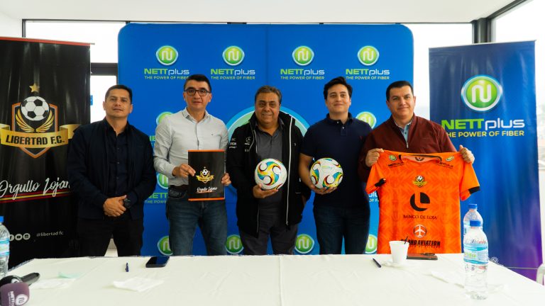 Firma de convenio con Libertad FC